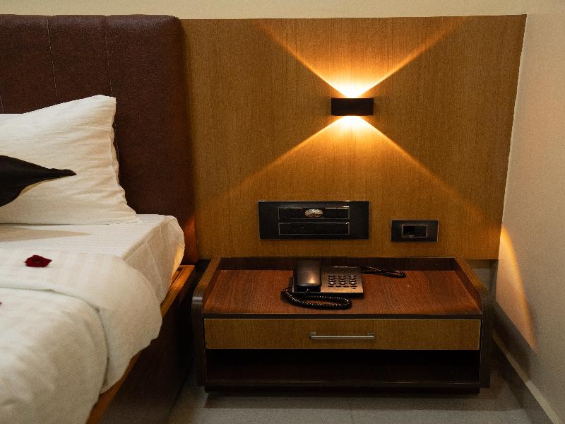 Rma Joliday Inn image