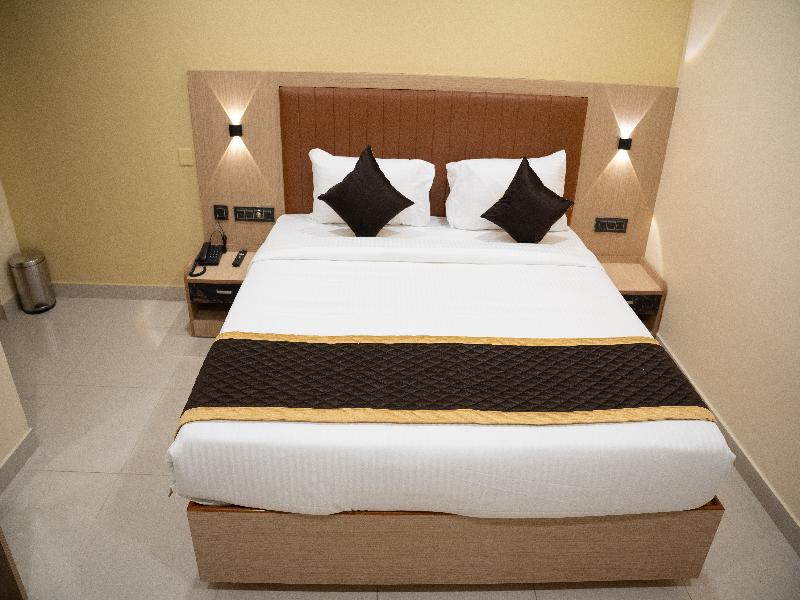 Rma Joliday Inn image