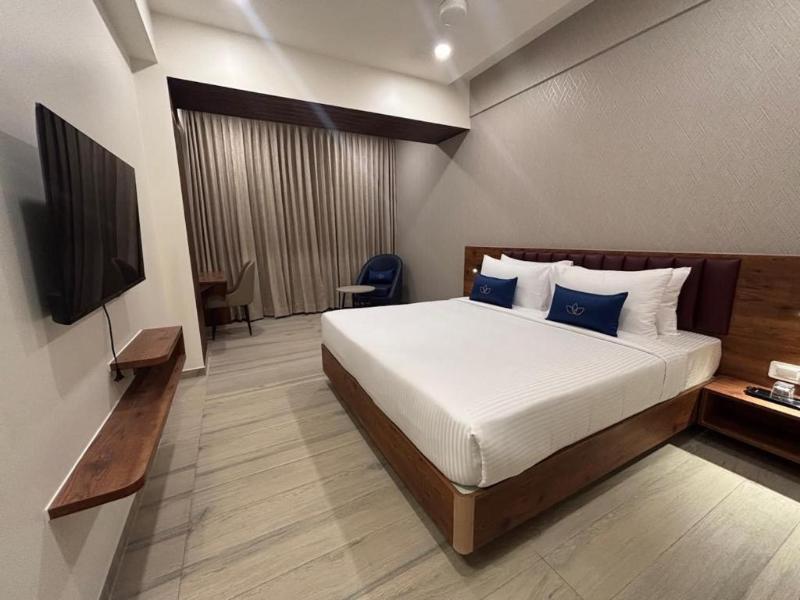 Grand Continent Hotel Yelahanka image
