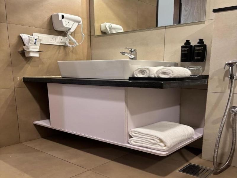 Grand Continent Hotel Yelahanka image