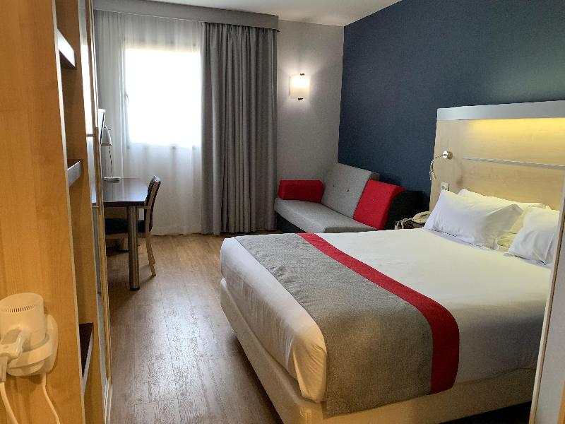 Holiday Inn Express Vitoria image