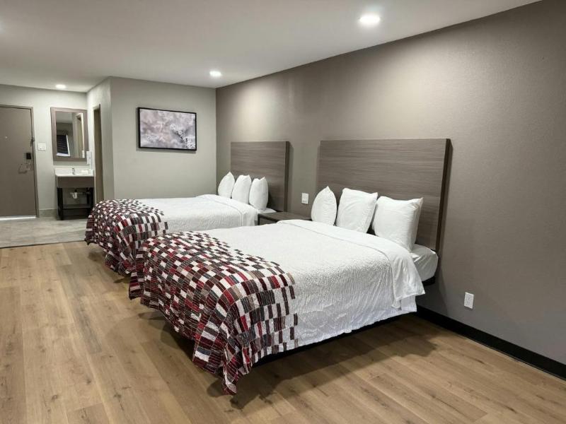 ADA Accessible Deluxe 2 Queen Beds Non-Smoking