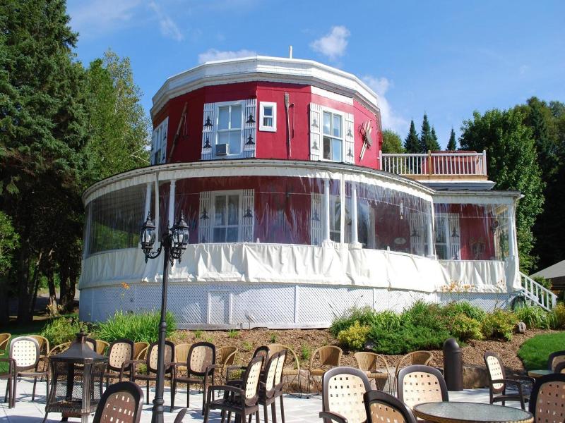 Auberge De La Tour Du Lac