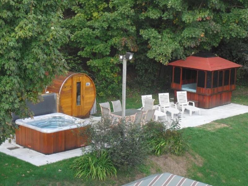 Auberge De La Tour Du Lac