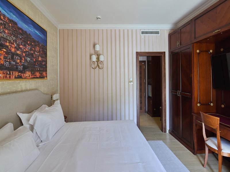Quiete Taormina Naxos, Tapestry Collection Hilton image