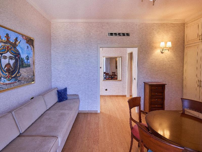Quiete Taormina Naxos, Tapestry Collection Hilton image