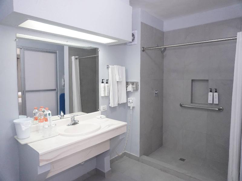 Quality Inn Piedras Negras image
