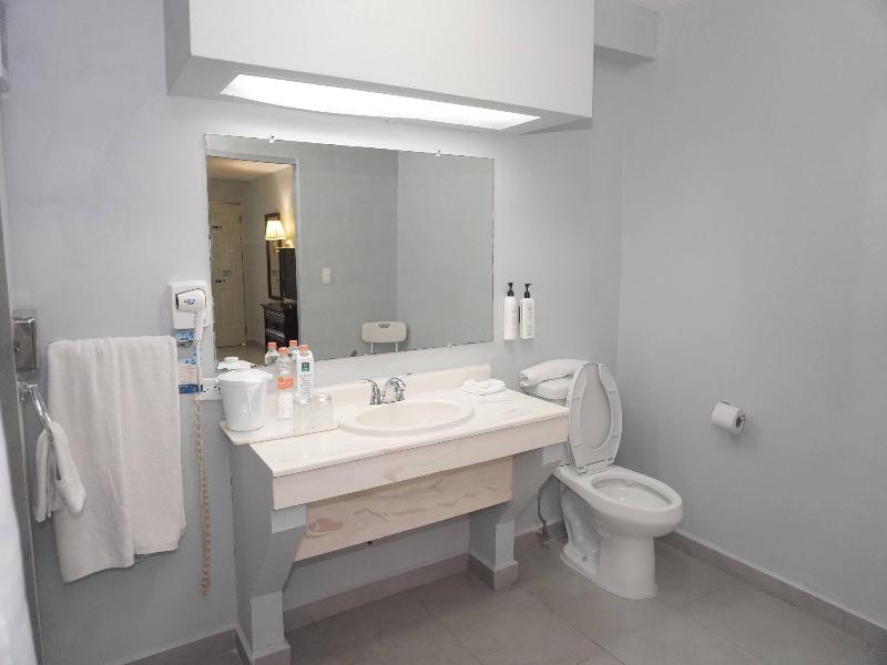 Quality Inn Piedras Negras image