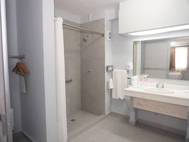 Quality Inn Piedras Negras image
