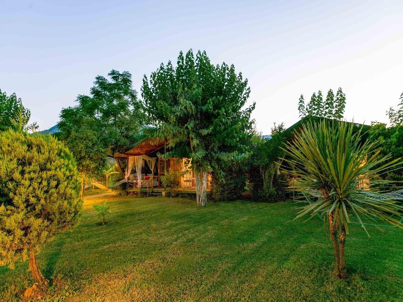 Etenna Beach Bungalows