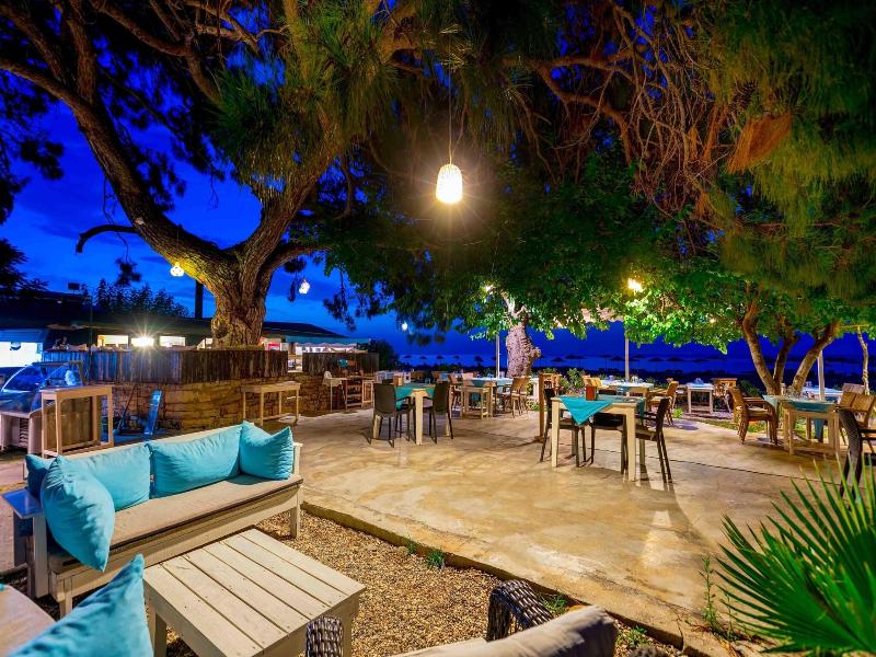 Etenna Beach Bungalows — photo 14