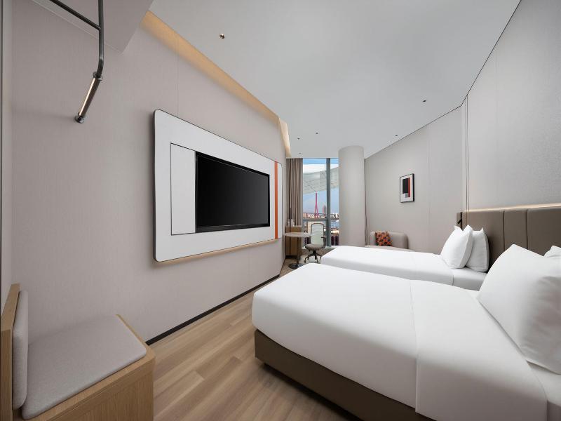 Holiday Inn Express Shanghai North Bund Riverside image
