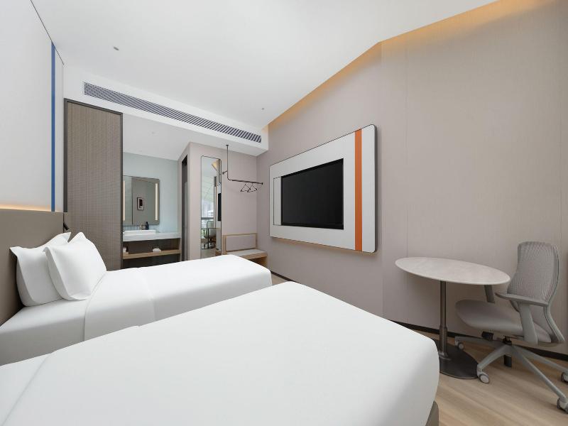 Holiday Inn Express Shanghai North Bund Riverside image