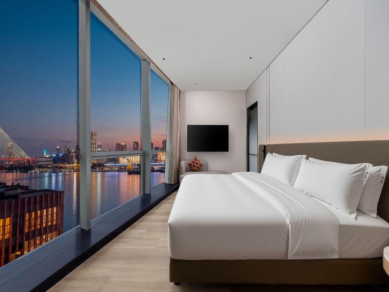Holiday Inn Express Shanghai North Bund Riverside image