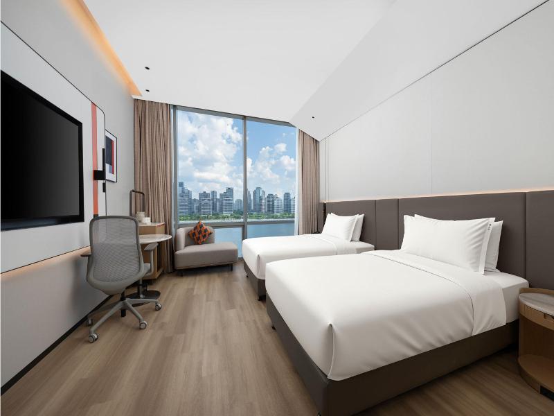 Holiday Inn Express Shanghai North Bund Riverside image