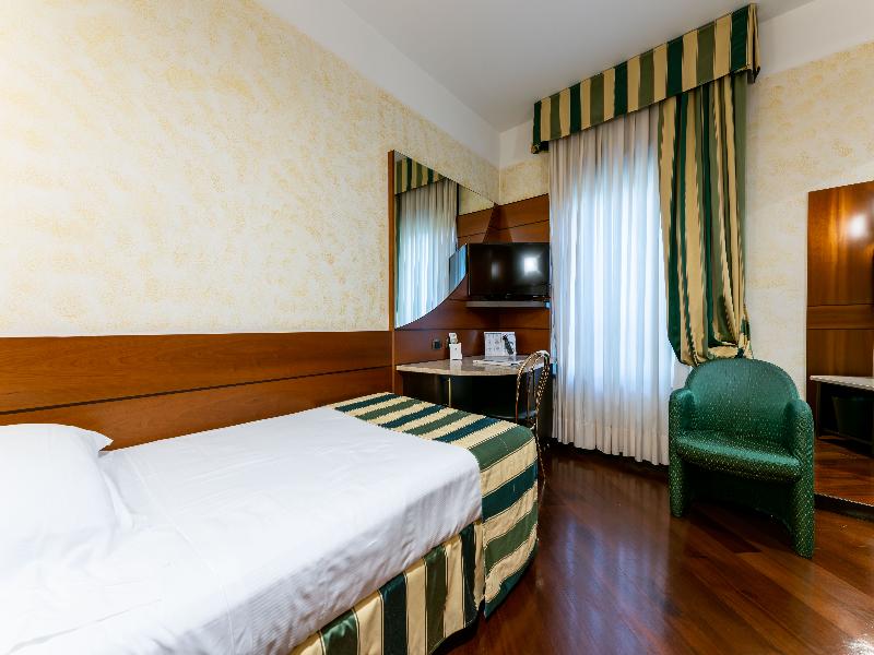 c-hotels Mirage image