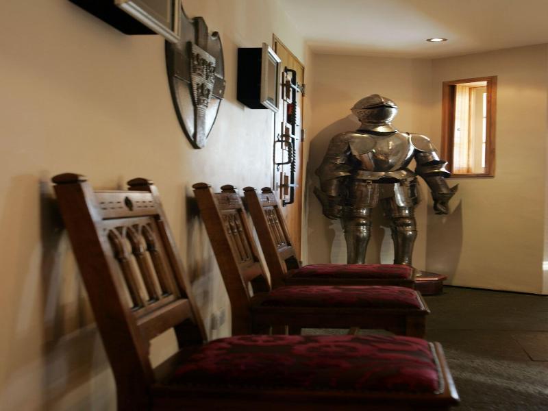 Glenskirlie House and Castle image