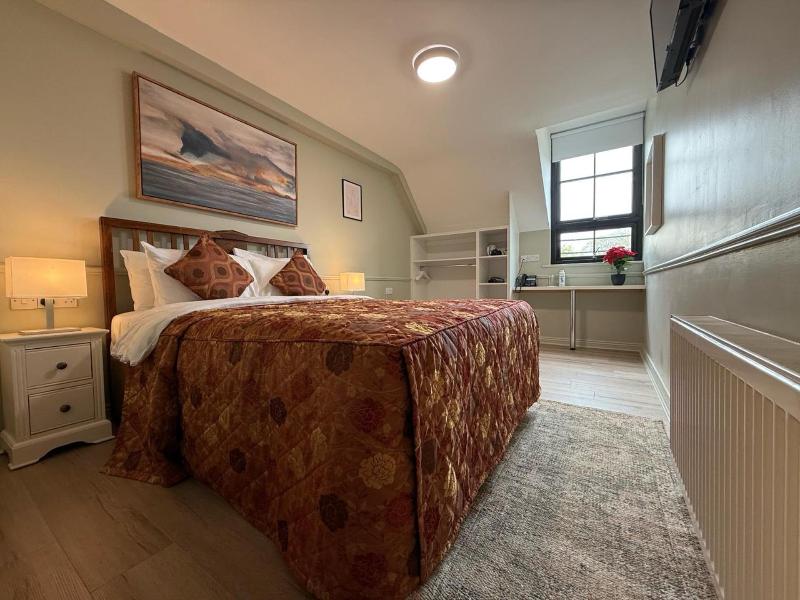 Whitegates Traditional Pub & Accommodation image