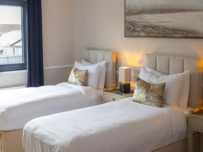 Whitegates Traditional Pub & Accommodation image