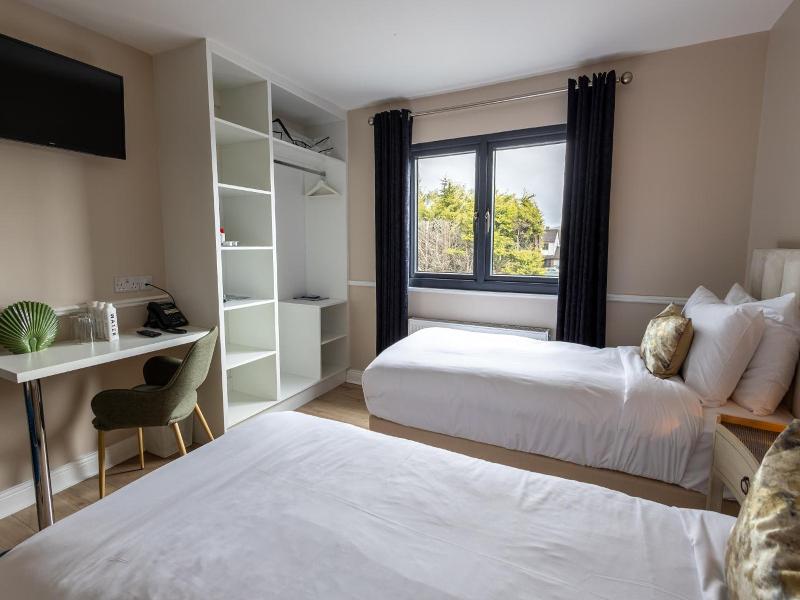 Whitegates Traditional Pub & Accommodation image