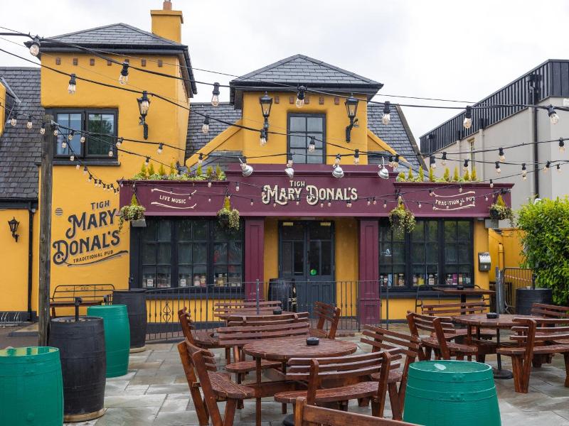 Whitegates Traditional Pub & Accommodation image
