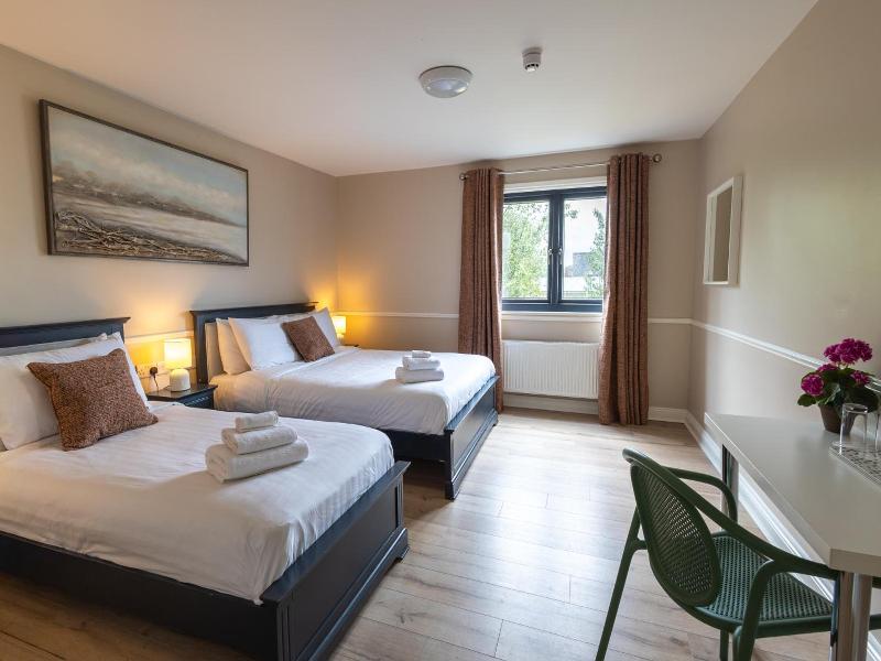 Whitegates Traditional Pub & Accommodation image