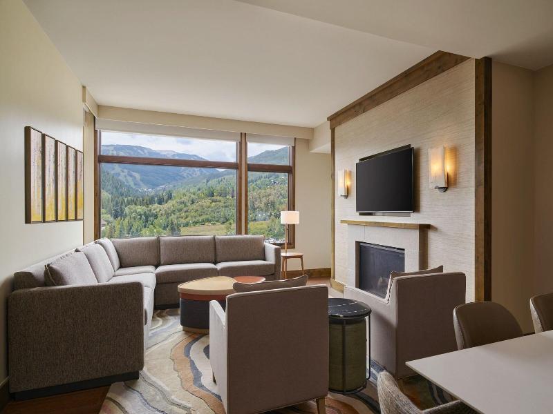 Suite, 3 Bedrooms, Balcony, Mountain View (3 Double Beds)