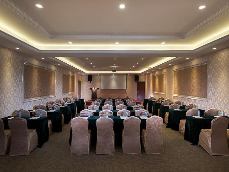 Vienna Hotel Dongguan Changping Avenue — view