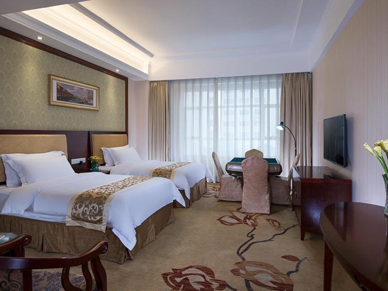 Vienna Hotel Dongguan Changping Avenue — view