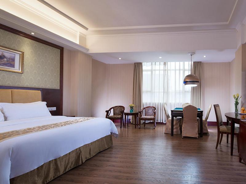 Vienna Hotel Dongguan Changping Avenue image