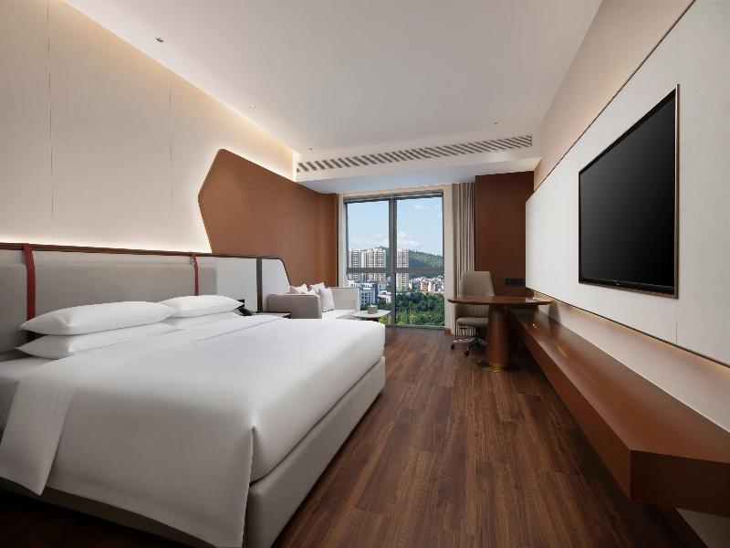 1 King Bed, Superior Room, Smoking