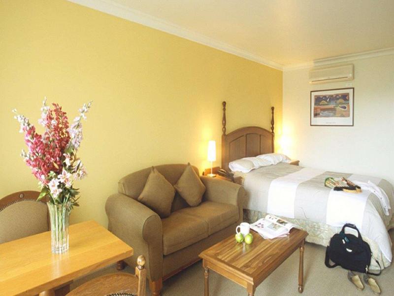 Best Western Plus The Tudor-Box Hill image