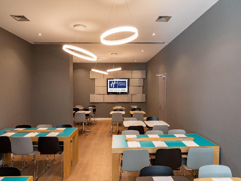 Holiday Inn Express Porto Exponor image