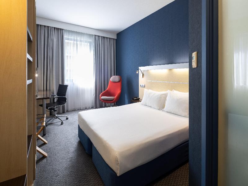 Holiday Inn Express Porto Exponor image