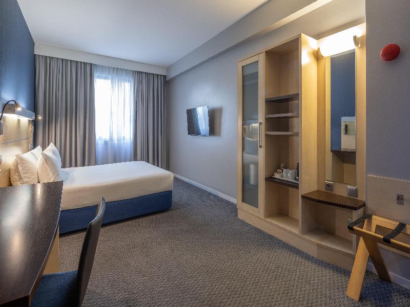 Holiday Inn Express Porto Exponor image