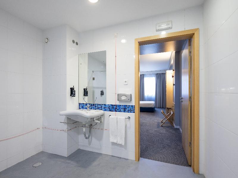 Holiday Inn Express Porto Exponor image