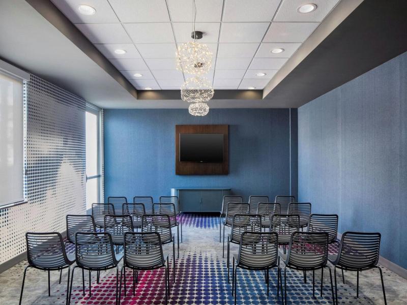 Aloft Phoenix Airport image