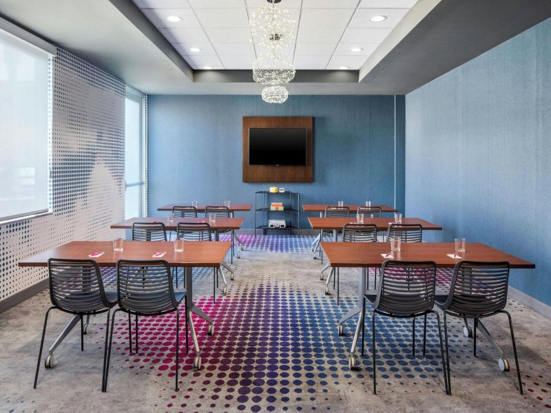 Aloft Phoenix Airport image