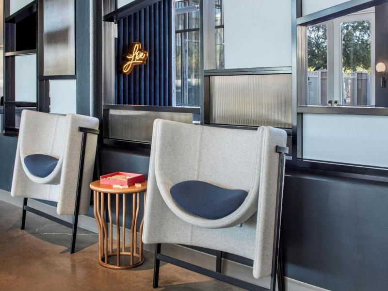 Aloft Phoenix Airport image