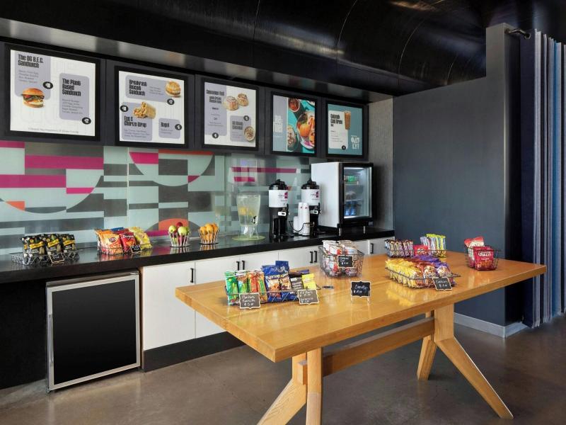Aloft Phoenix Airport image