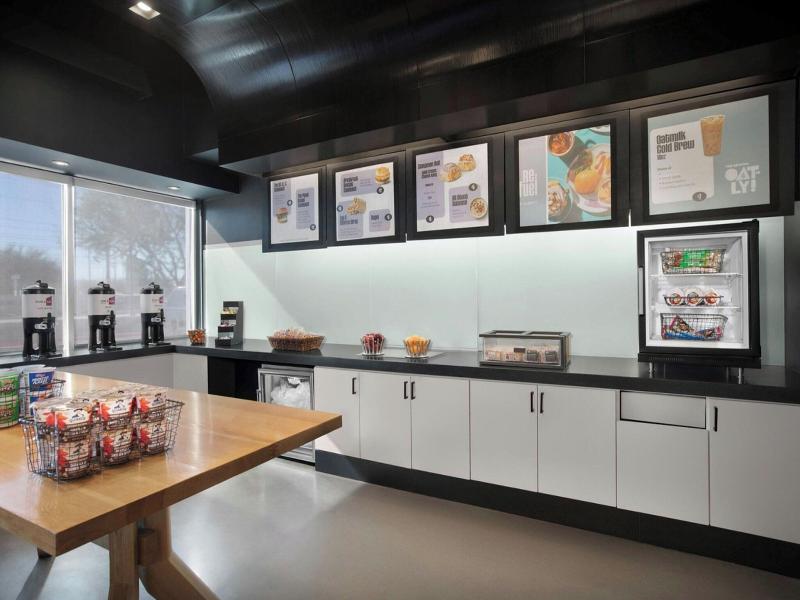 Aloft Phoenix Airport image