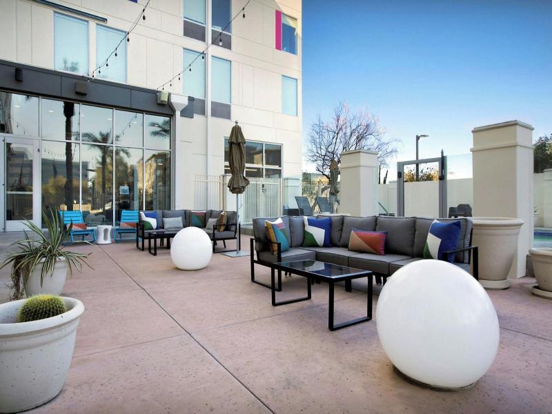 Aloft Phoenix Airport image
