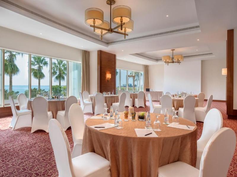 Khalidiya Palace Rayhaan — view