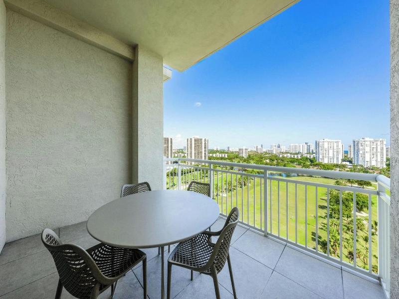Jw Marriott Miami Turnberry Resort & Spa image