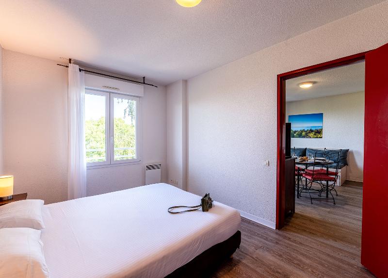 Zenitude Aparthotel Les Terrasses du Lac image