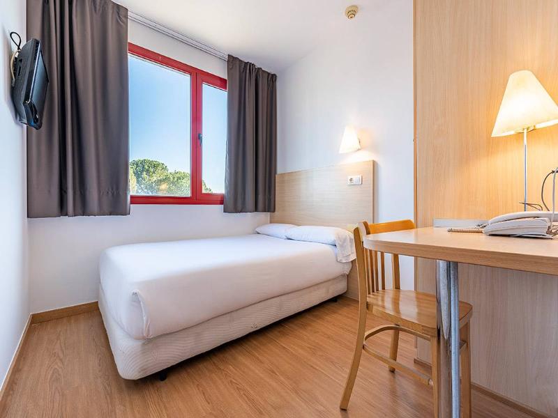 Basic Hotel image