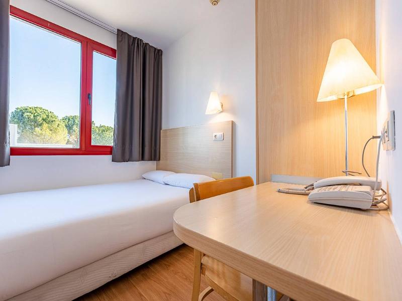 Basic Hotel image
