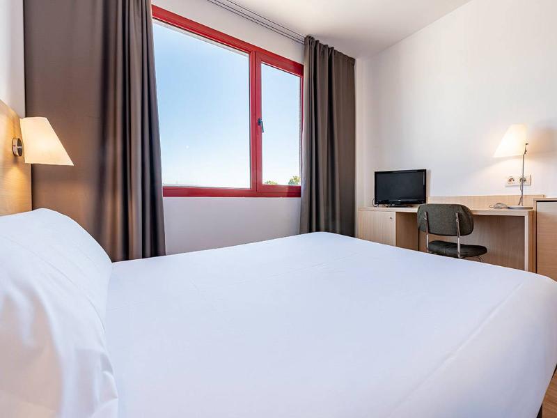 Basic Hotel image