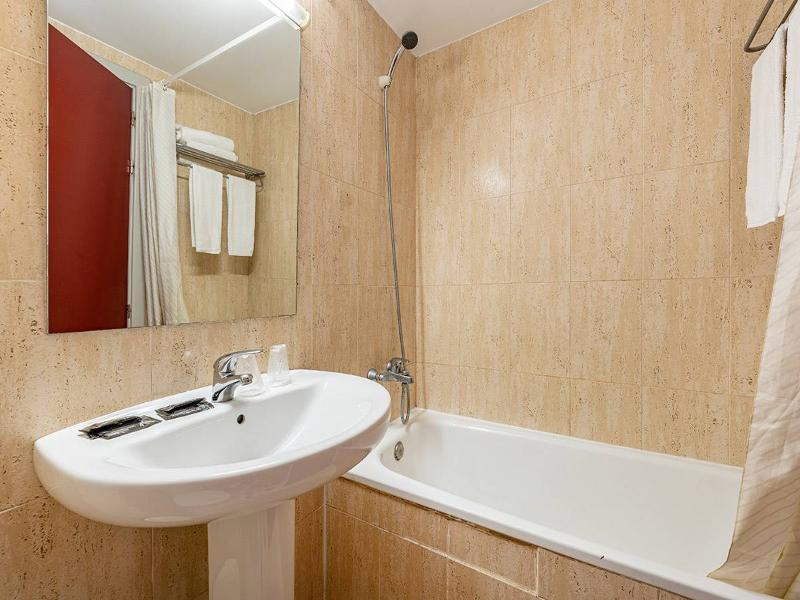 Basic Hotel image