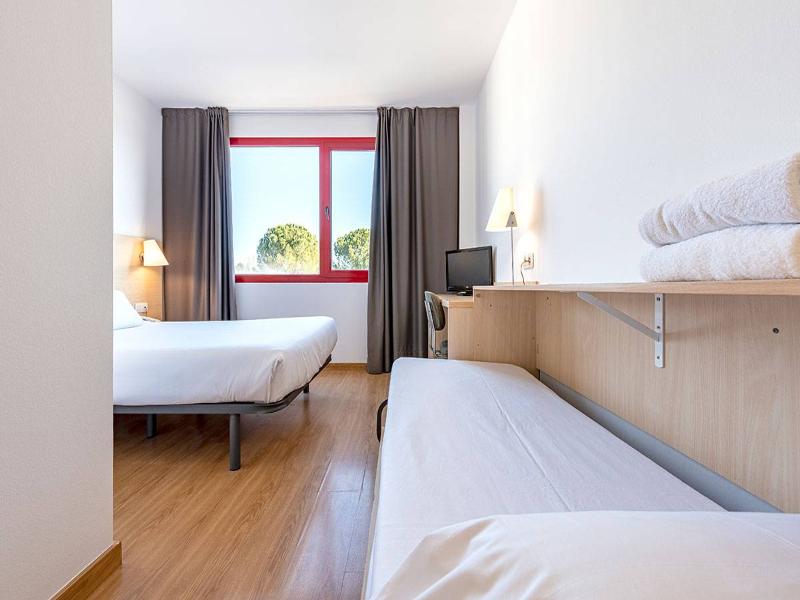 Basic Hotel image